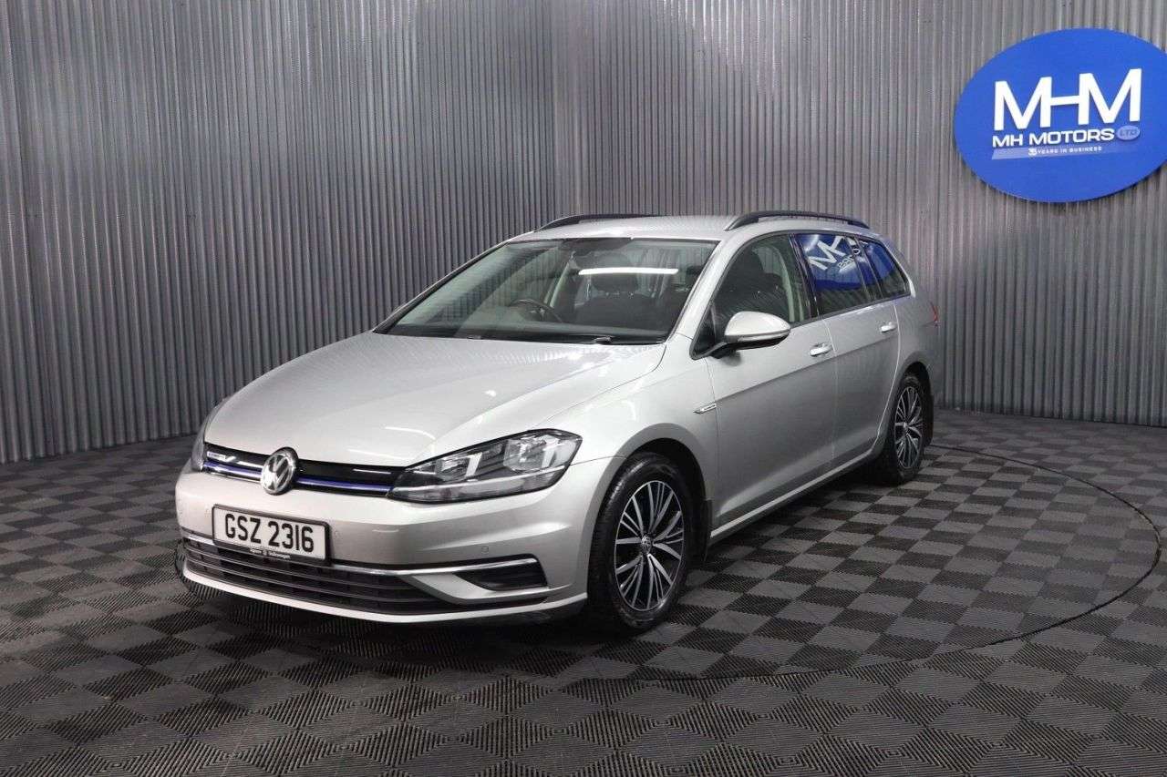 A 2018 VOLKSWAGEN GOLF 1.5 TSI EVO BlueMotion Tech SE Nav Estate 5dr Petrol DSG Euro 6 (s/s) (130 A 2018 VOLKSWAGEN GOLF 1.5 TSI EVO BlueMotion Tech SE Nav Estate 5dr Petrol DSG Euro 6 (s/s) (130