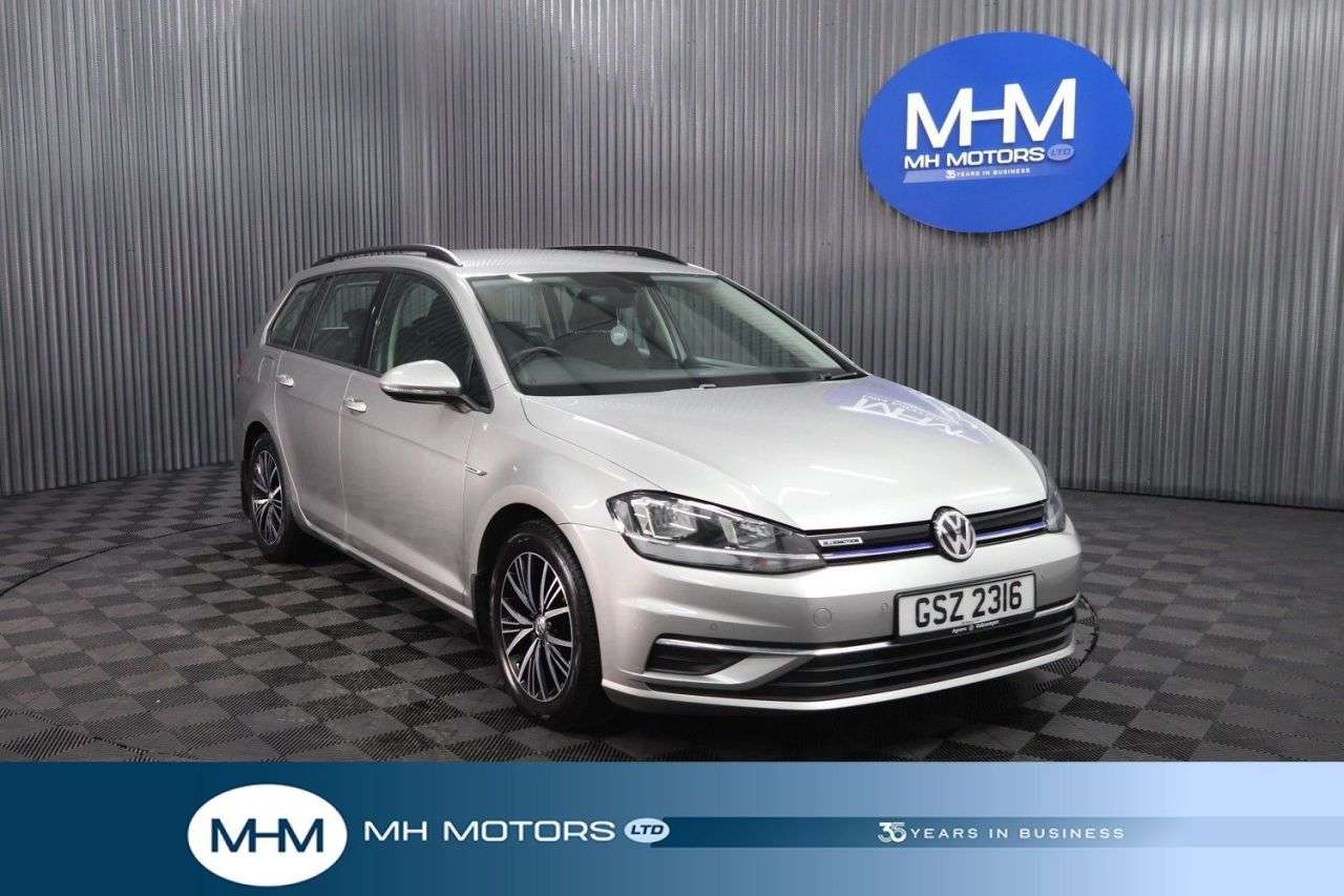 A 2018 VOLKSWAGEN GOLF 1.5 TSI EVO BlueMotion Tech SE Nav Estate 5dr Petrol DSG Euro 6 (s/s) (130 A 2018 VOLKSWAGEN GOLF 1.5 TSI EVO BlueMotion Tech SE Nav Estate 5dr Petrol DSG Euro 6 (s/s) (130