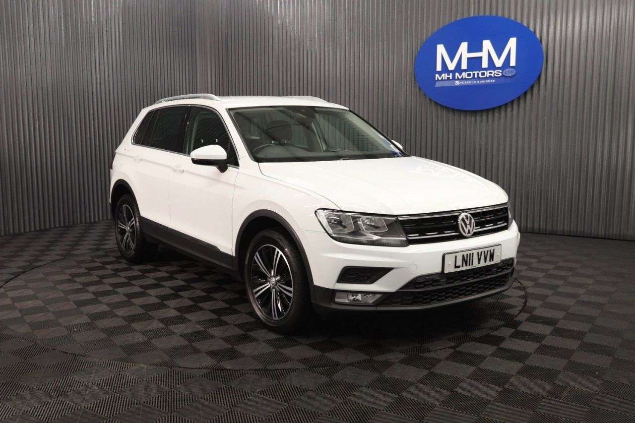 A 2016 VOLKSWAGEN TIGUAN 2.0 TDI BlueMotion Tech SE Navigation SUV 5dr Diesel DSG 4Motion Euro 6 (s/ A 2016 VOLKSWAGEN TIGUAN 2.0 TDI BlueMotion Tech SE Navigation SUV 5dr Diesel DSG 4Motion Euro 6 (s/