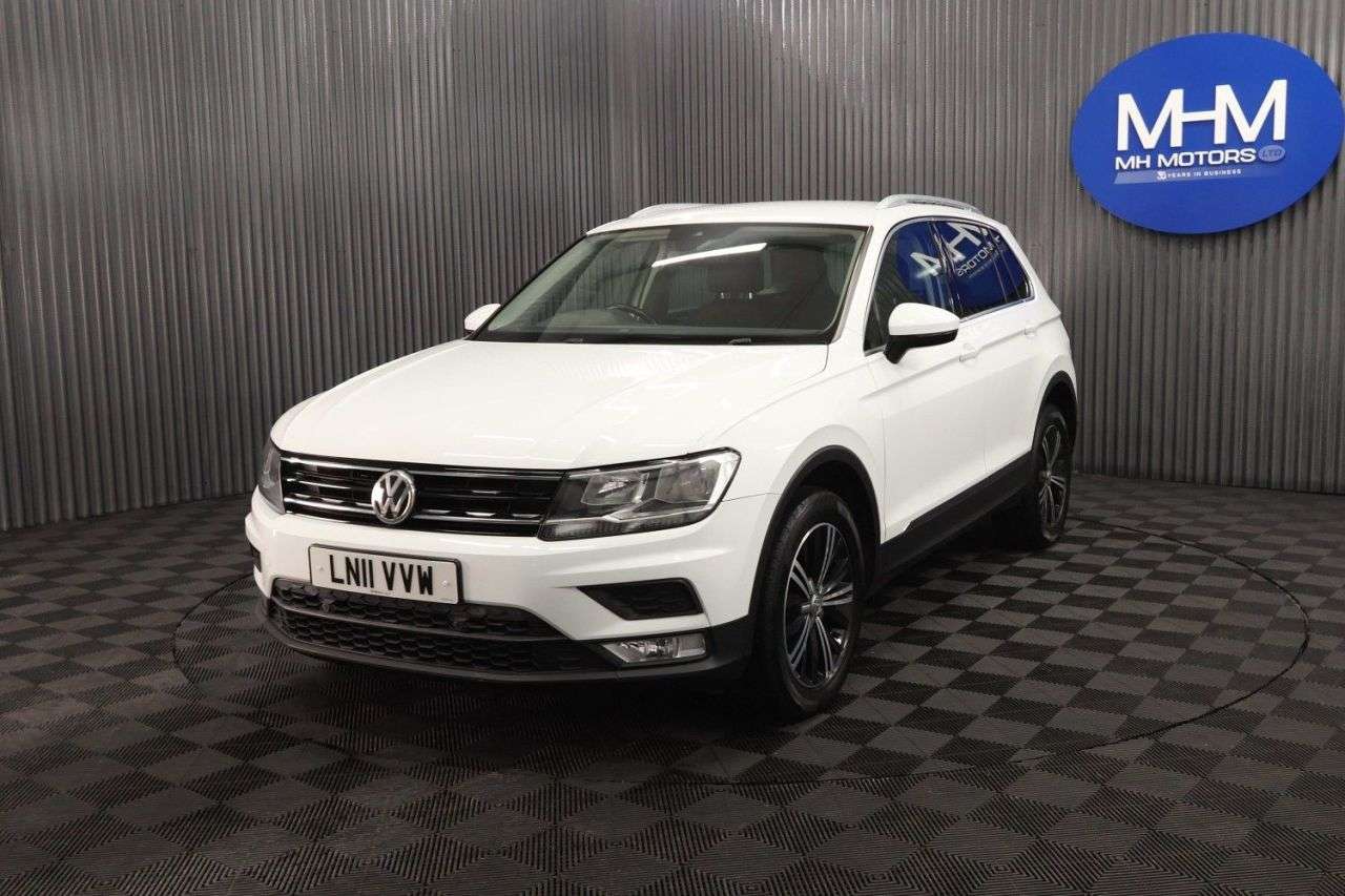 A 2016 VOLKSWAGEN TIGUAN 2.0 TDI BlueMotion Tech SE Navigation SUV 5dr Diesel DSG 4Motion Euro 6 (s/ A 2016 VOLKSWAGEN TIGUAN 2.0 TDI BlueMotion Tech SE Navigation SUV 5dr Diesel DSG 4Motion Euro 6 (s/