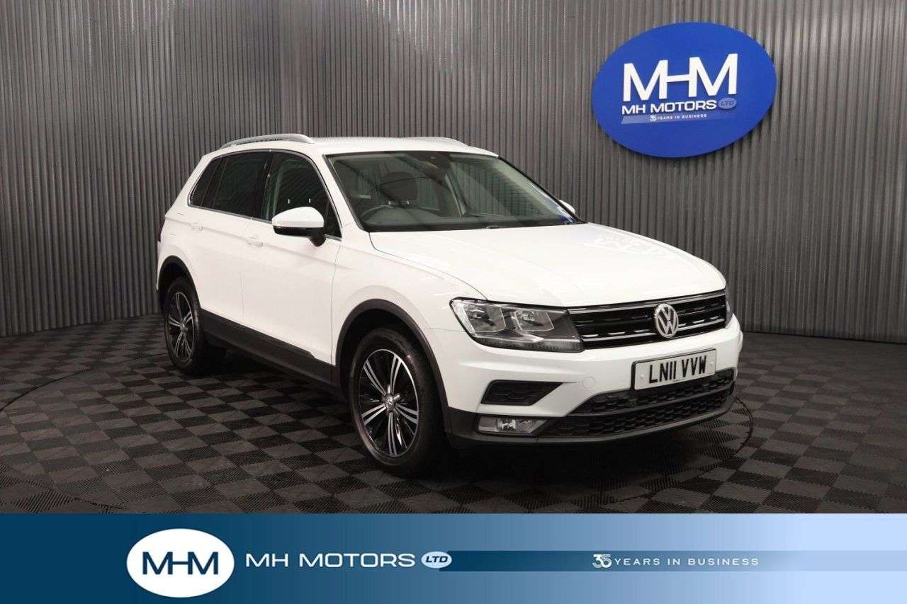 A 2016 VOLKSWAGEN TIGUAN 2.0 TDI BlueMotion Tech SE Navigation SUV 5dr Diesel DSG 4Motion Euro 6 (s/ A 2016 VOLKSWAGEN TIGUAN 2.0 TDI BlueMotion Tech SE Navigation SUV 5dr Diesel DSG 4Motion Euro 6 (s/
