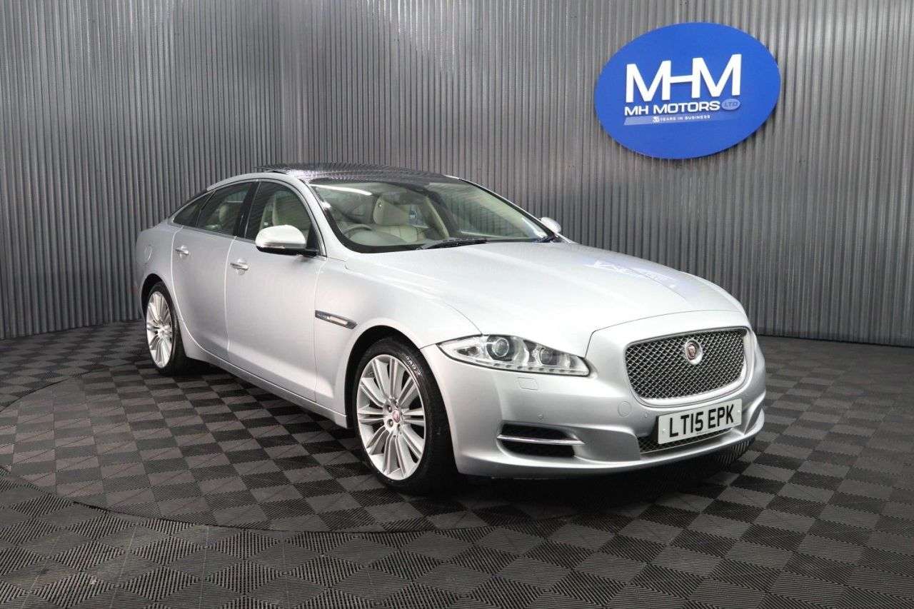 A 2015 JAGUAR XJ 3.0d V6 Portfolio Saloon 4dr Diesel Auto Euro 5 (s/s) (275 ps) FULL CREAM L A 2015 JAGUAR XJ 3.0d V6 Portfolio Saloon 4dr Diesel Auto Euro 5 (s/s) (275 ps) FULL CREAM L