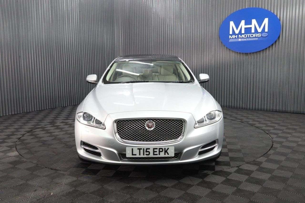 A 2015 JAGUAR XJ 3.0d V6 Portfolio Saloon 4dr Diesel Auto Euro 5 (s/s) (275 ps) FULL CREAM L A 2015 JAGUAR XJ 3.0d V6 Portfolio Saloon 4dr Diesel Auto Euro 5 (s/s) (275 ps) FULL CREAM L