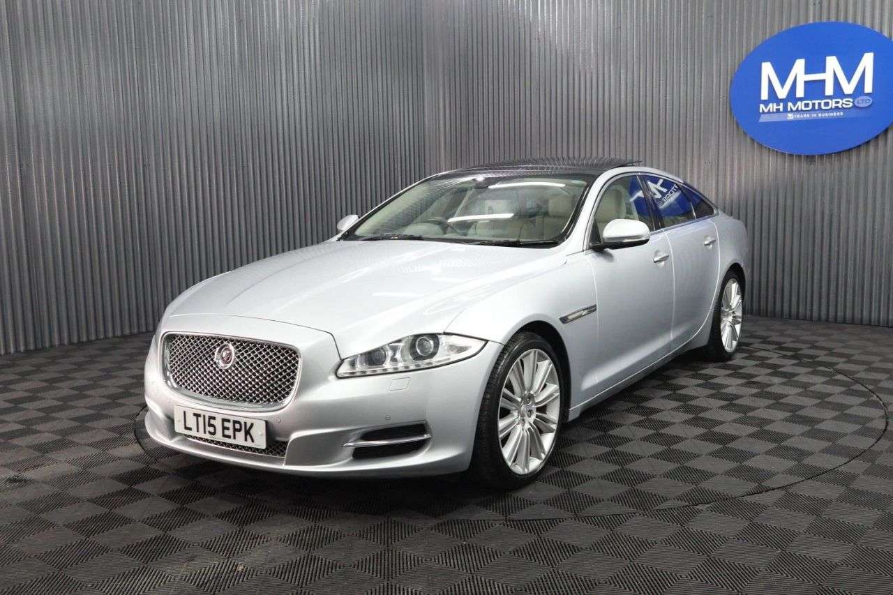 A 2015 JAGUAR XJ 3.0d V6 Portfolio Saloon 4dr Diesel Auto Euro 5 (s/s) (275 ps) FULL CREAM L A 2015 JAGUAR XJ 3.0d V6 Portfolio Saloon 4dr Diesel Auto Euro 5 (s/s) (275 ps) FULL CREAM L