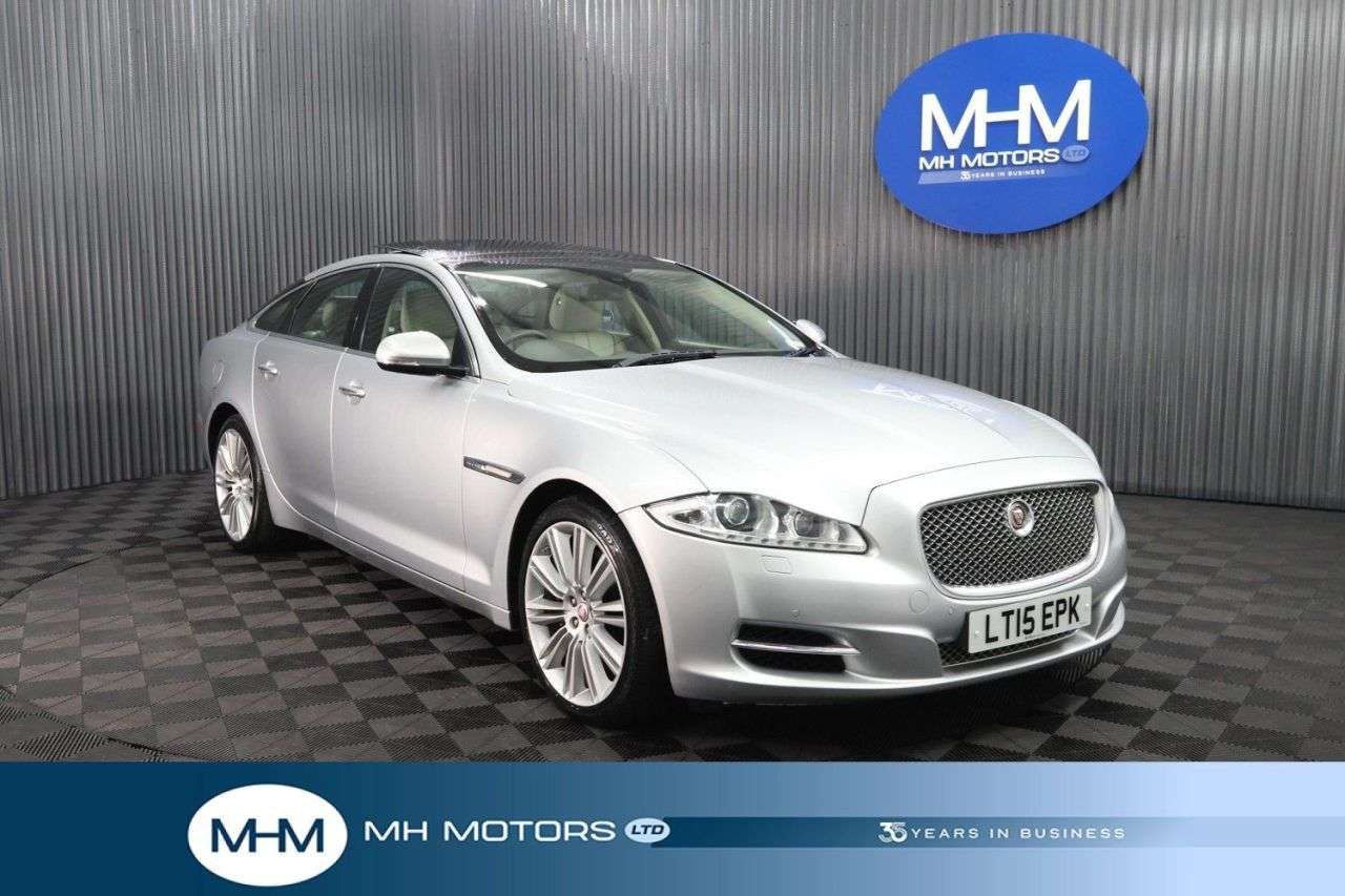 A 2015 JAGUAR XJ 3.0d V6 Portfolio Saloon 4dr Diesel Auto Euro 5 (s/s) (275 ps) FULL CREAM L A 2015 JAGUAR XJ 3.0d V6 Portfolio Saloon 4dr Diesel Auto Euro 5 (s/s) (275 ps) FULL CREAM L