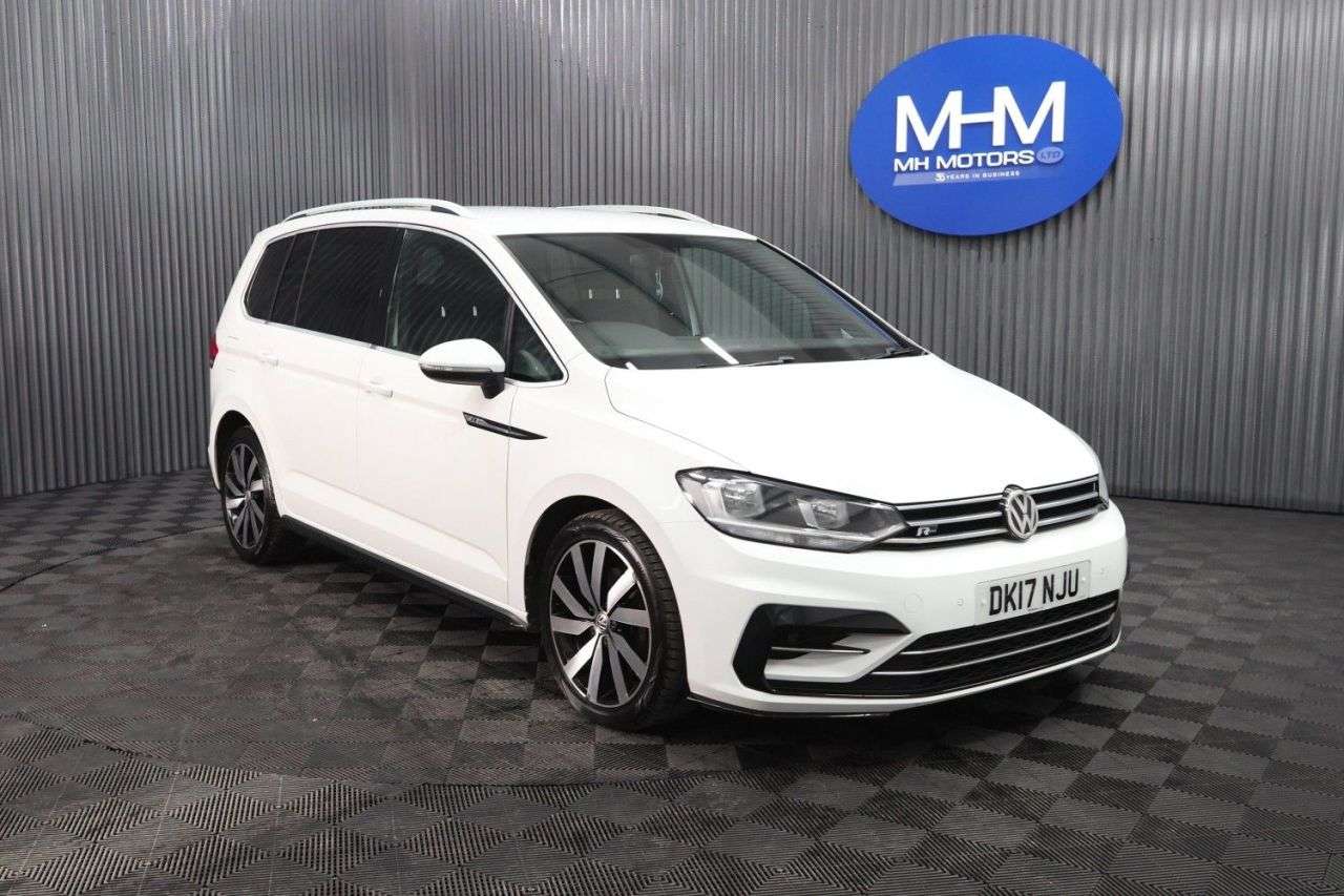 A 2017 VOLKSWAGEN TOURAN 2.0 TDI BlueMotion Tech R-Line MPV 5dr Diesel Manual Euro 6 (s/s) (150 ps) A 2017 VOLKSWAGEN TOURAN 2.0 TDI BlueMotion Tech R-Line MPV 5dr Diesel Manual Euro 6 (s/s) (150 ps)