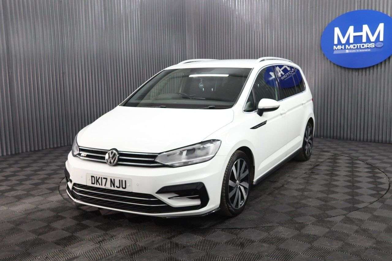 A 2017 VOLKSWAGEN TOURAN 2.0 TDI BlueMotion Tech R-Line MPV 5dr Diesel Manual Euro 6 (s/s) (150 ps) A 2017 VOLKSWAGEN TOURAN 2.0 TDI BlueMotion Tech R-Line MPV 5dr Diesel Manual Euro 6 (s/s) (150 ps)