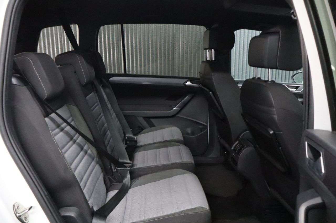 2017 VOLKSWAGEN TOURAN 2017 VOLKSWAGEN TOURAN