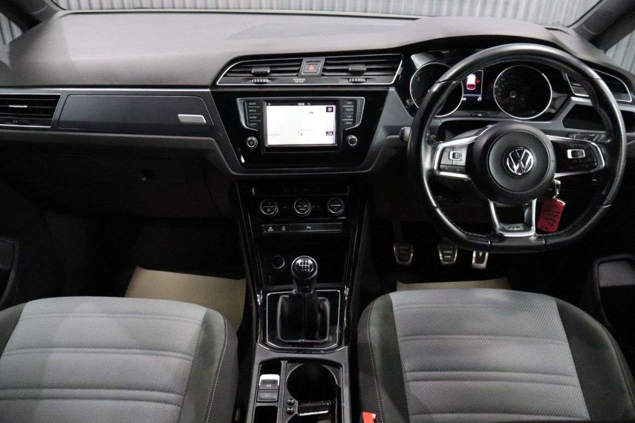 2017 VOLKSWAGEN TOURAN 2017 VOLKSWAGEN TOURAN