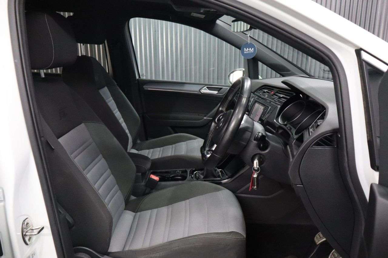 2017 VOLKSWAGEN TOURAN 2017 VOLKSWAGEN TOURAN