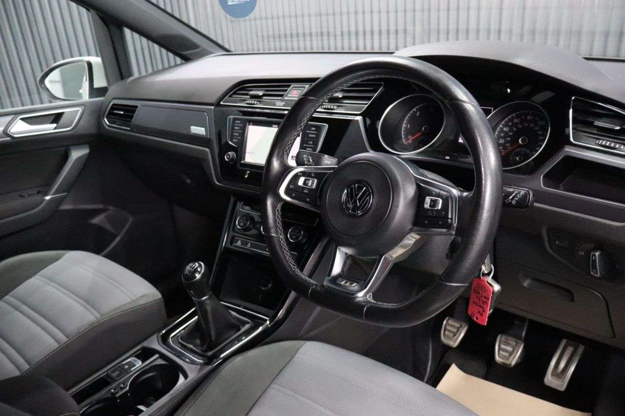 2017 VOLKSWAGEN TOURAN 2017 VOLKSWAGEN TOURAN