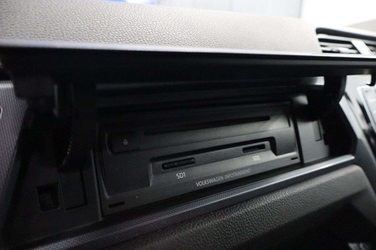 2017 VOLKSWAGEN TOURAN 2017 VOLKSWAGEN TOURAN