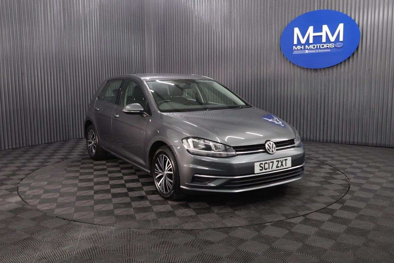 A 2017 VOLKSWAGEN GOLF 1.6 TDI BlueMotion Tech SE Hatchback 5dr Diesel Manual Euro 6 (s/s) (115 ps A 2017 VOLKSWAGEN GOLF 1.6 TDI BlueMotion Tech SE Hatchback 5dr Diesel Manual Euro 6 (s/s) (115 ps