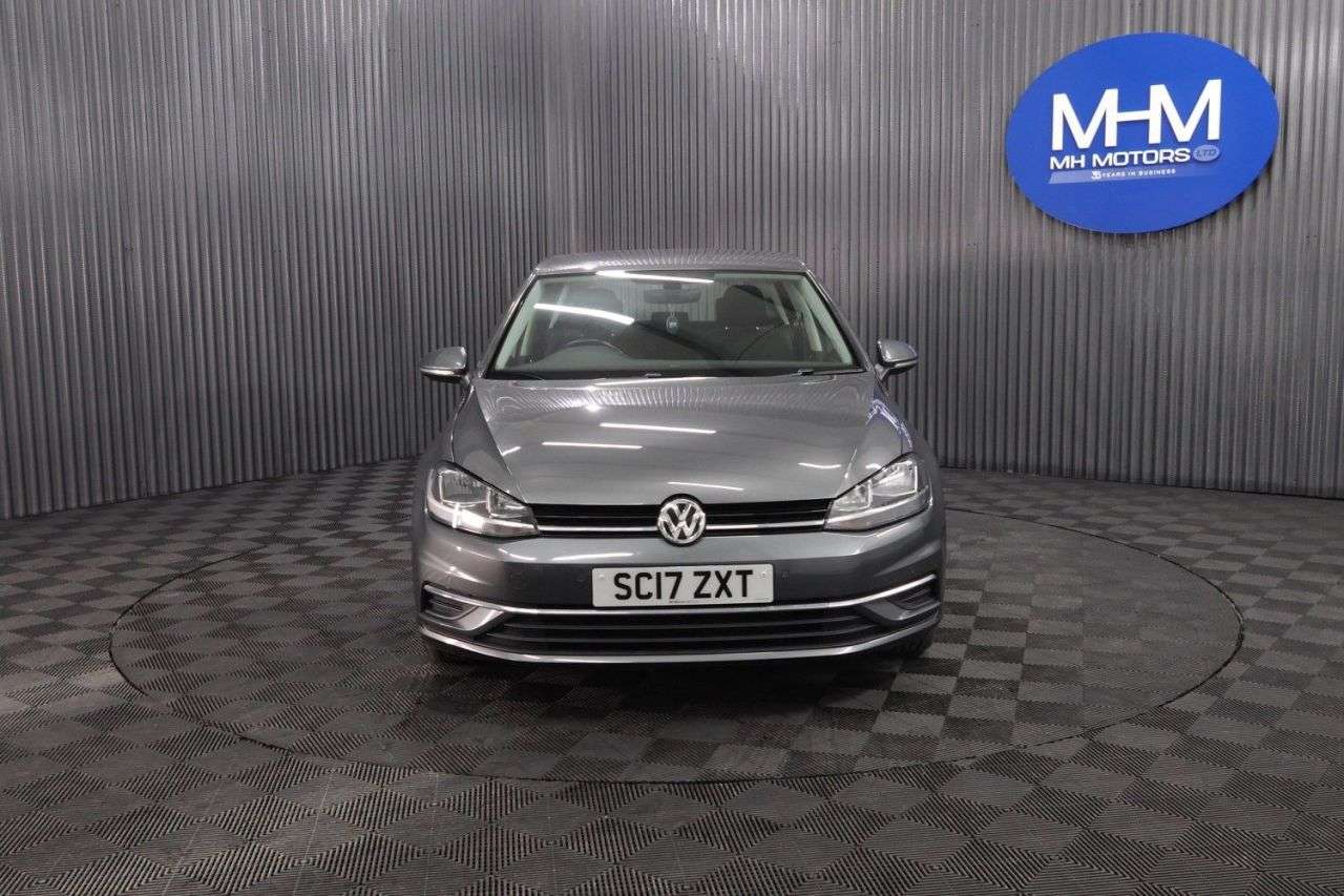 A 2017 VOLKSWAGEN GOLF 1.6 TDI BlueMotion Tech SE Hatchback 5dr Diesel Manual Euro 6 (s/s) (115 ps A 2017 VOLKSWAGEN GOLF 1.6 TDI BlueMotion Tech SE Hatchback 5dr Diesel Manual Euro 6 (s/s) (115 ps