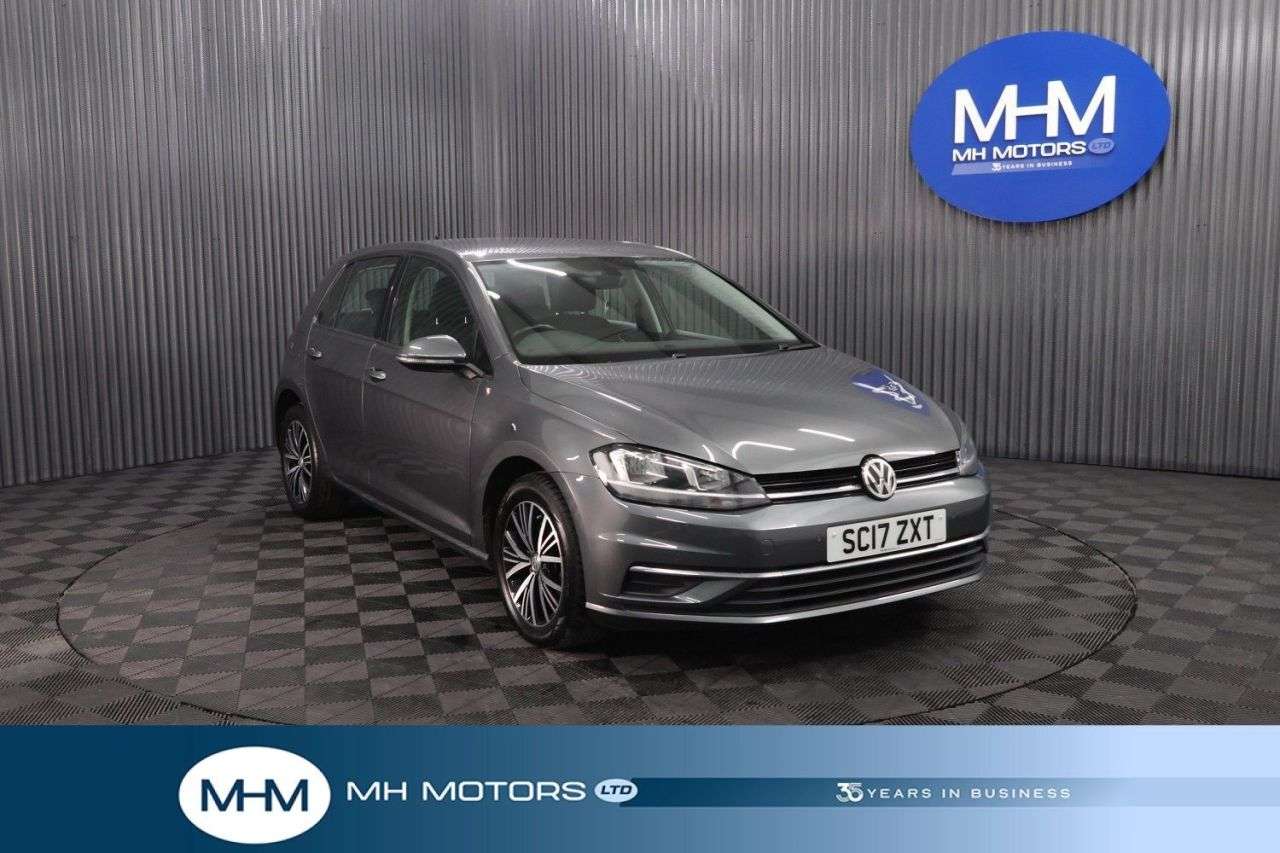 A 2017 VOLKSWAGEN GOLF 1.6 TDI BlueMotion Tech SE Hatchback 5dr Diesel Manual Euro 6 (s/s) (115 ps A 2017 VOLKSWAGEN GOLF 1.6 TDI BlueMotion Tech SE Hatchback 5dr Diesel Manual Euro 6 (s/s) (115 ps