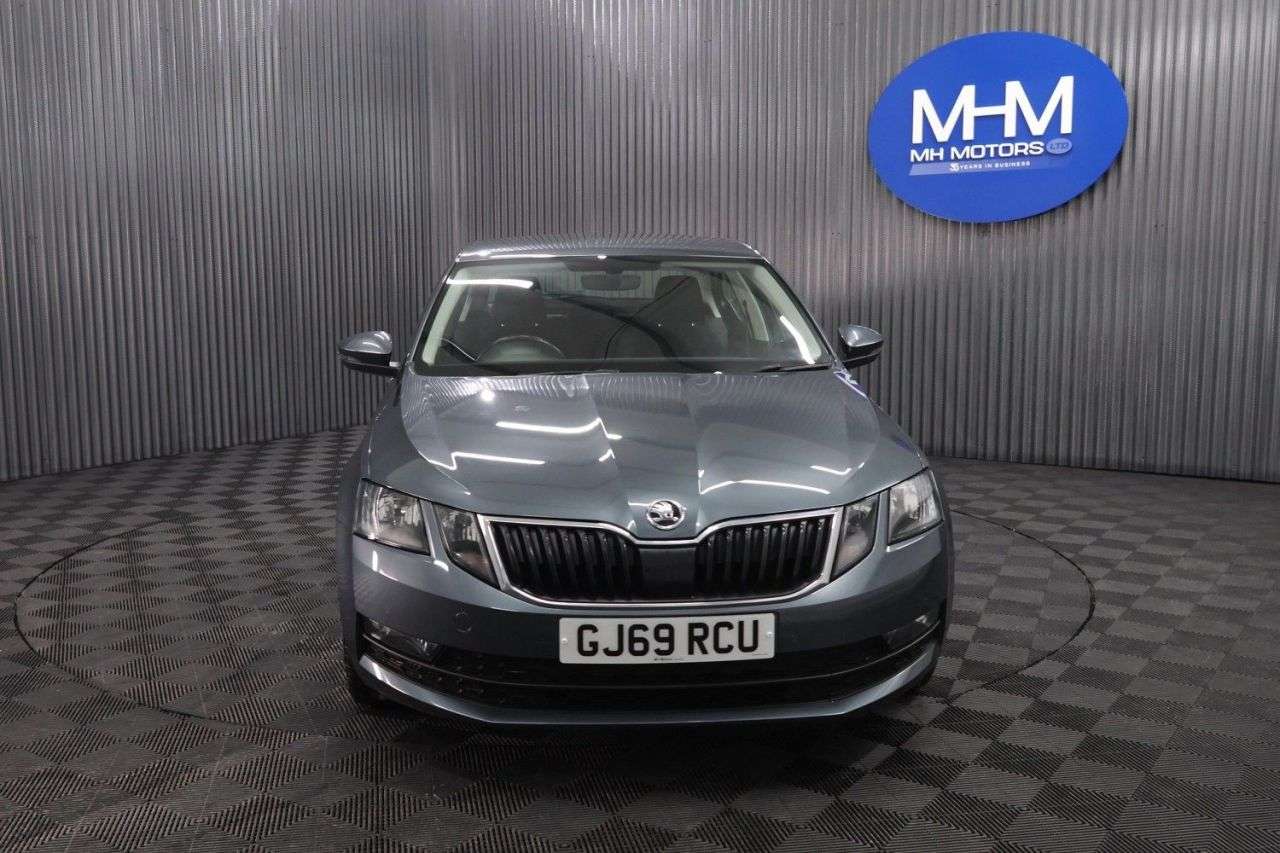 A 2019 SKODA OCTAVIA 1.6 TDI SCR SE Technology Hatchback 5dr Diesel DSG Euro 6 (s/s) (115 ps) LO A 2019 SKODA OCTAVIA 1.6 TDI SCR SE Technology Hatchback 5dr Diesel DSG Euro 6 (s/s) (115 ps) LO
