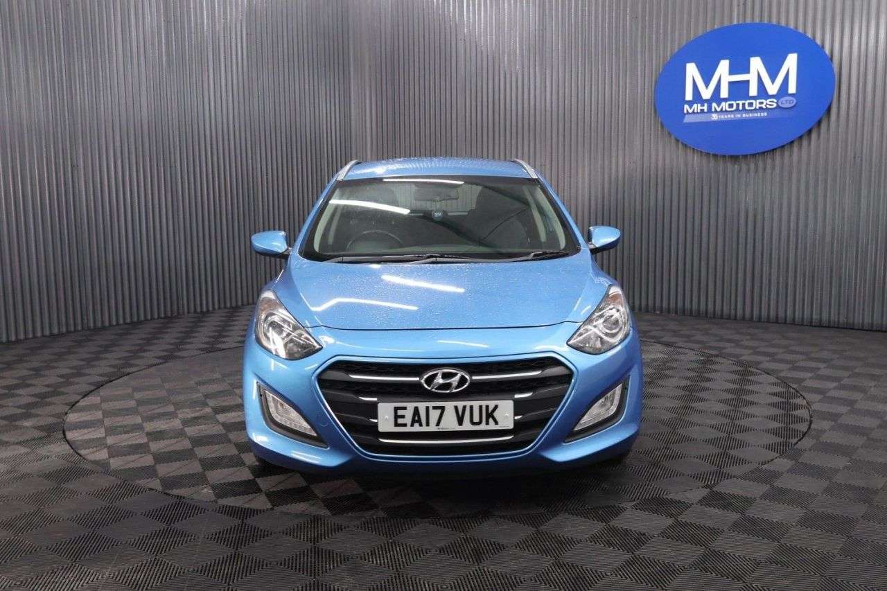A 2017 HYUNDAI I30 1.6 CRDi Blue Drive SE Tourer 5dr Diesel Manual Euro 6 (s/s) (110 ps) LOWER A 2017 HYUNDAI I30 1.6 CRDi Blue Drive SE Tourer 5dr Diesel Manual Euro 6 (s/s) (110 ps) LOWER