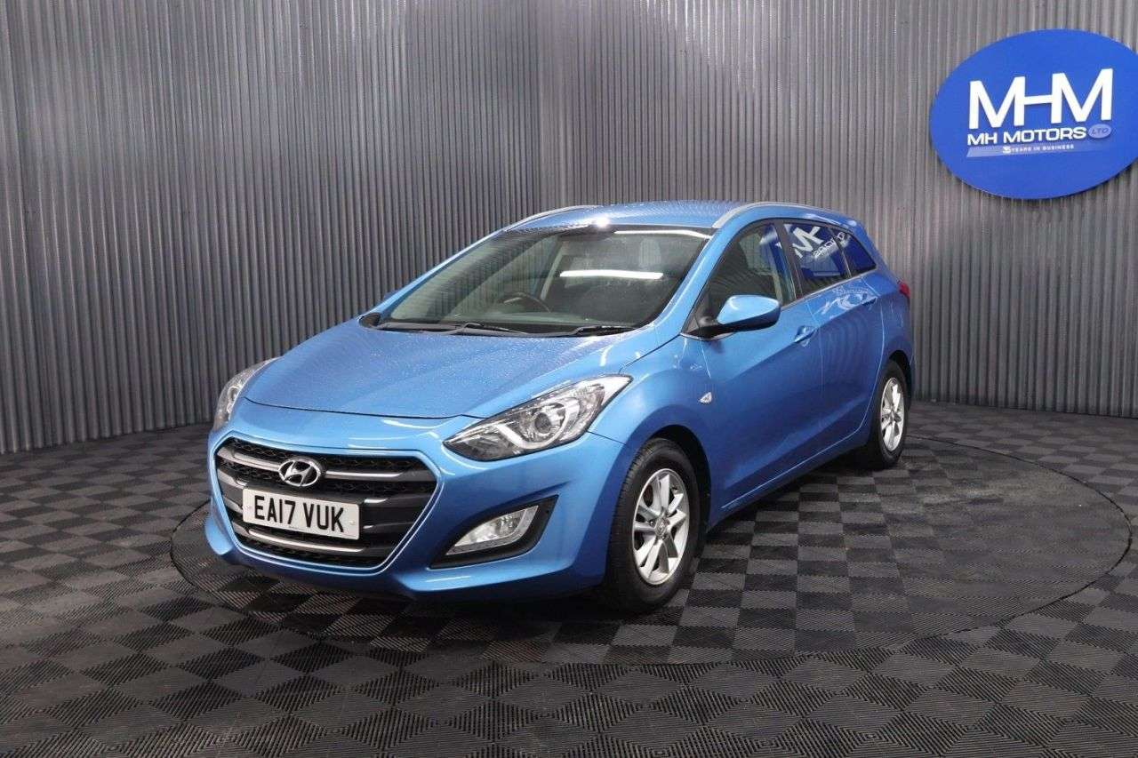 A 2017 HYUNDAI I30 1.6 CRDi Blue Drive SE Tourer 5dr Diesel Manual Euro 6 (s/s) (110 ps) LOWER A 2017 HYUNDAI I30 1.6 CRDi Blue Drive SE Tourer 5dr Diesel Manual Euro 6 (s/s) (110 ps) LOWER