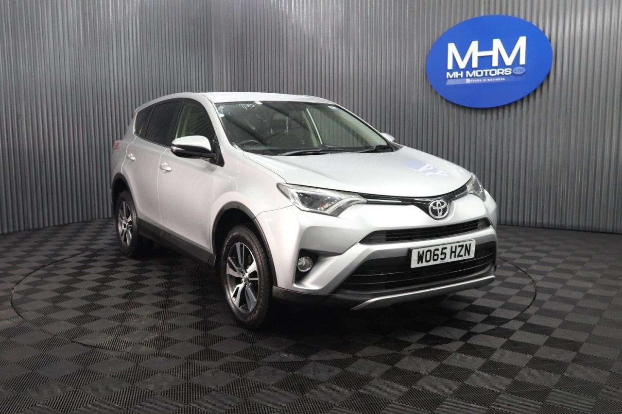 A 2016 TOYOTA RAV4 2.0 D-4D Business Edition SUV 5dr Diesel Manual Euro 6 (s/s) (143 ps) REAR A 2016 TOYOTA RAV4 2.0 D-4D Business Edition SUV 5dr Diesel Manual Euro 6 (s/s) (143 ps) REAR