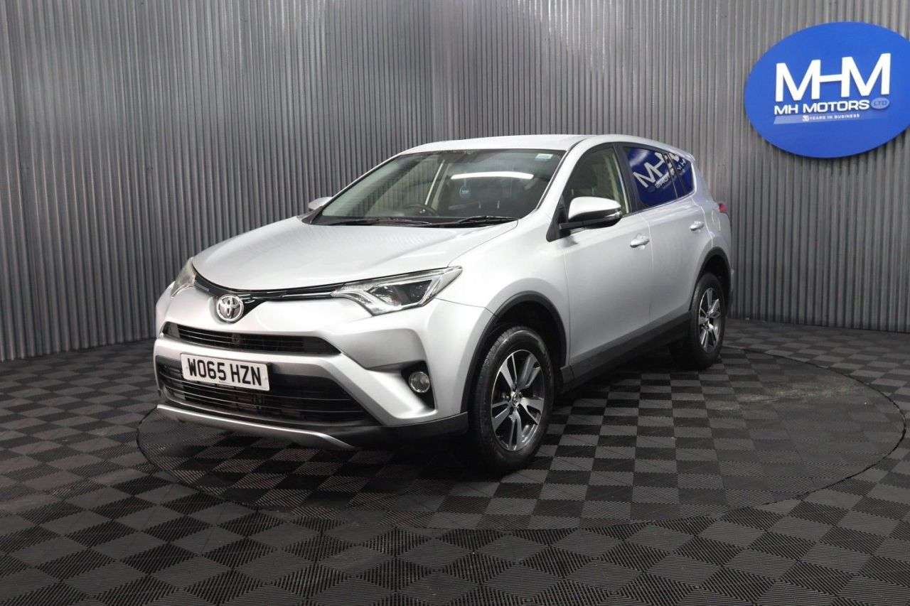 A 2016 TOYOTA RAV4 2.0 D-4D Business Edition SUV 5dr Diesel Manual Euro 6 (s/s) (143 ps) REAR A 2016 TOYOTA RAV4 2.0 D-4D Business Edition SUV 5dr Diesel Manual Euro 6 (s/s) (143 ps) REAR