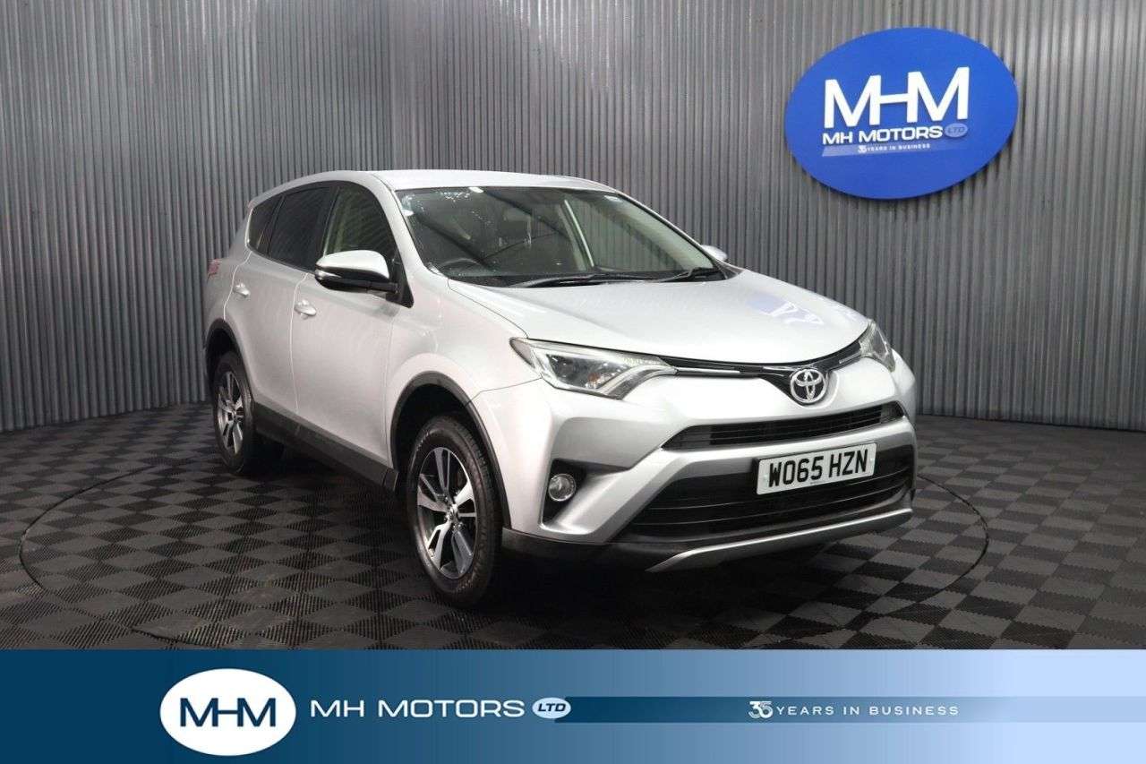 A 2016 TOYOTA RAV4 2.0 D-4D Business Edition SUV 5dr Diesel Manual Euro 6 (s/s) (143 ps) REAR A 2016 TOYOTA RAV4 2.0 D-4D Business Edition SUV 5dr Diesel Manual Euro 6 (s/s) (143 ps) REAR