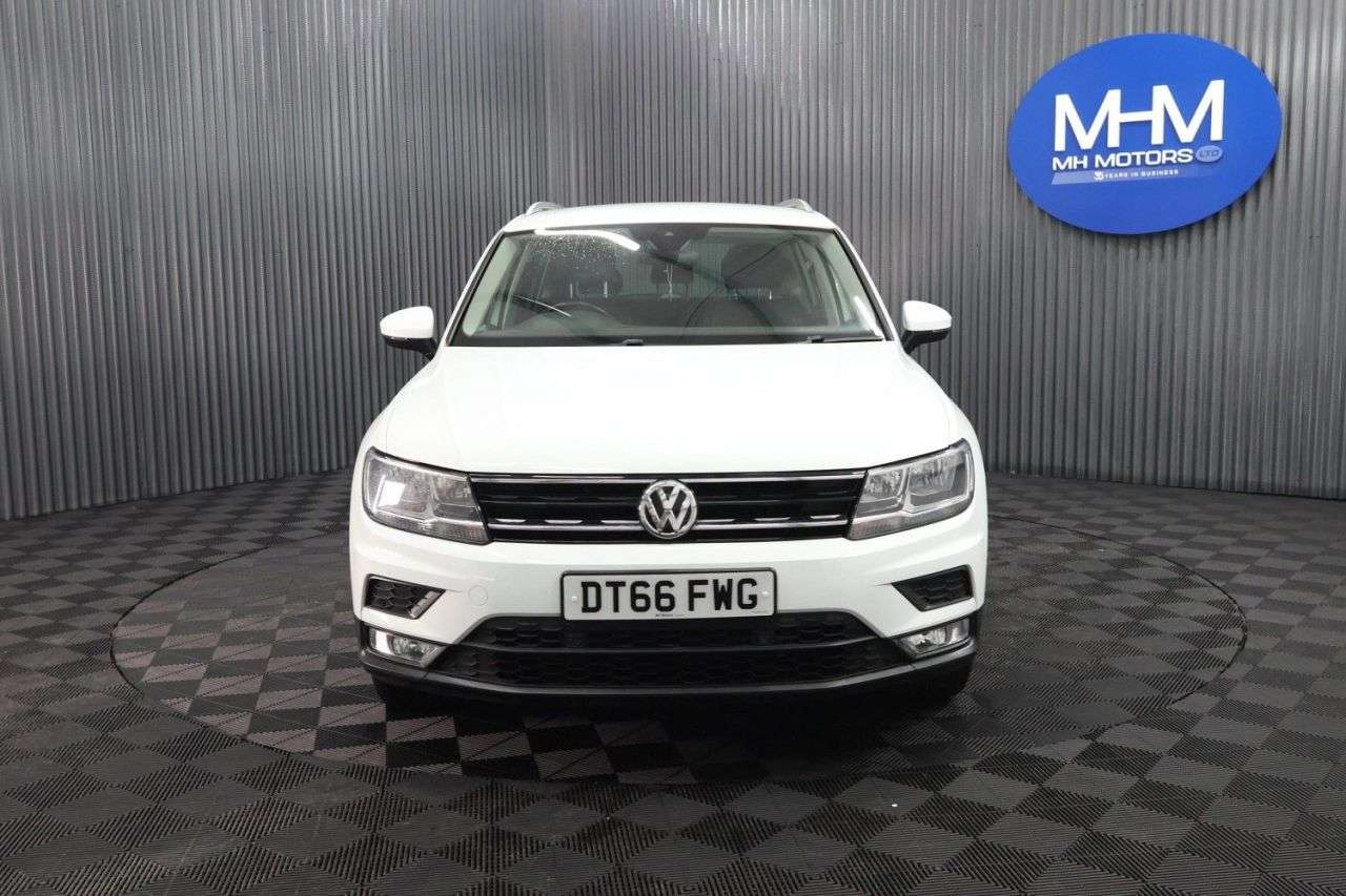 A 2017 VOLKSWAGEN TIGUAN 2.0 TDI BlueMotion Tech SE Navigation SUV 5dr Diesel DSG 4Motion Euro 6 (s/ A 2017 VOLKSWAGEN TIGUAN 2.0 TDI BlueMotion Tech SE Navigation SUV 5dr Diesel DSG 4Motion Euro 6 (s/