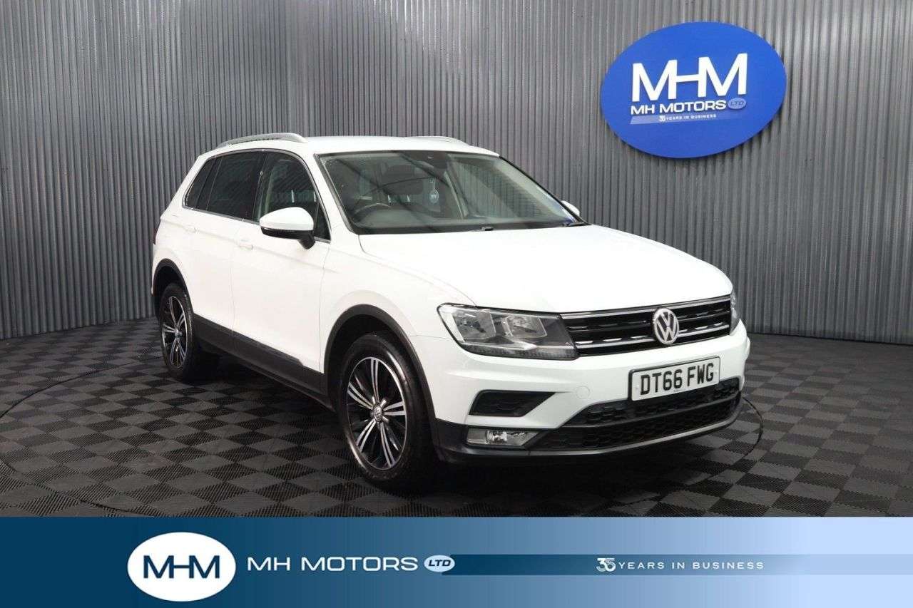 A 2017 VOLKSWAGEN TIGUAN 2.0 TDI BlueMotion Tech SE Navigation SUV 5dr Diesel DSG 4Motion Euro 6 (s/ A 2017 VOLKSWAGEN TIGUAN 2.0 TDI BlueMotion Tech SE Navigation SUV 5dr Diesel DSG 4Motion Euro 6 (s/