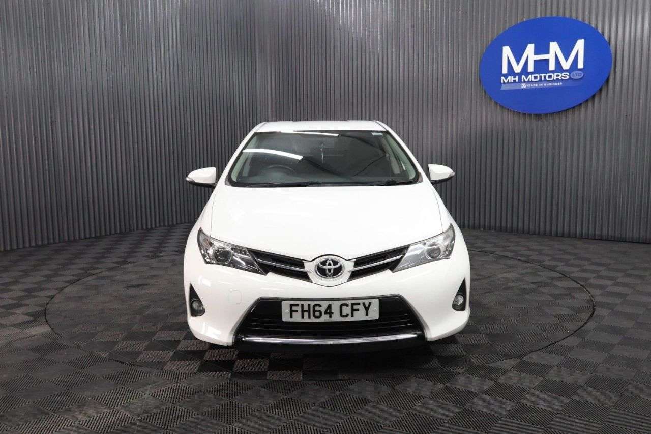A 2014 TOYOTA AURIS 1.4 D-4D Icon Plus Hatchback 5dr Diesel Manual Euro 5 (s/s) (90 ps) LOW INS A 2014 TOYOTA AURIS 1.4 D-4D Icon Plus Hatchback 5dr Diesel Manual Euro 5 (s/s) (90 ps) LOW INS