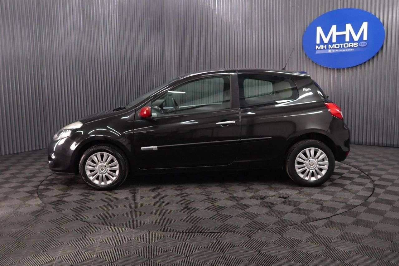 2011 RENAULT CLIO 2011 RENAULT CLIO