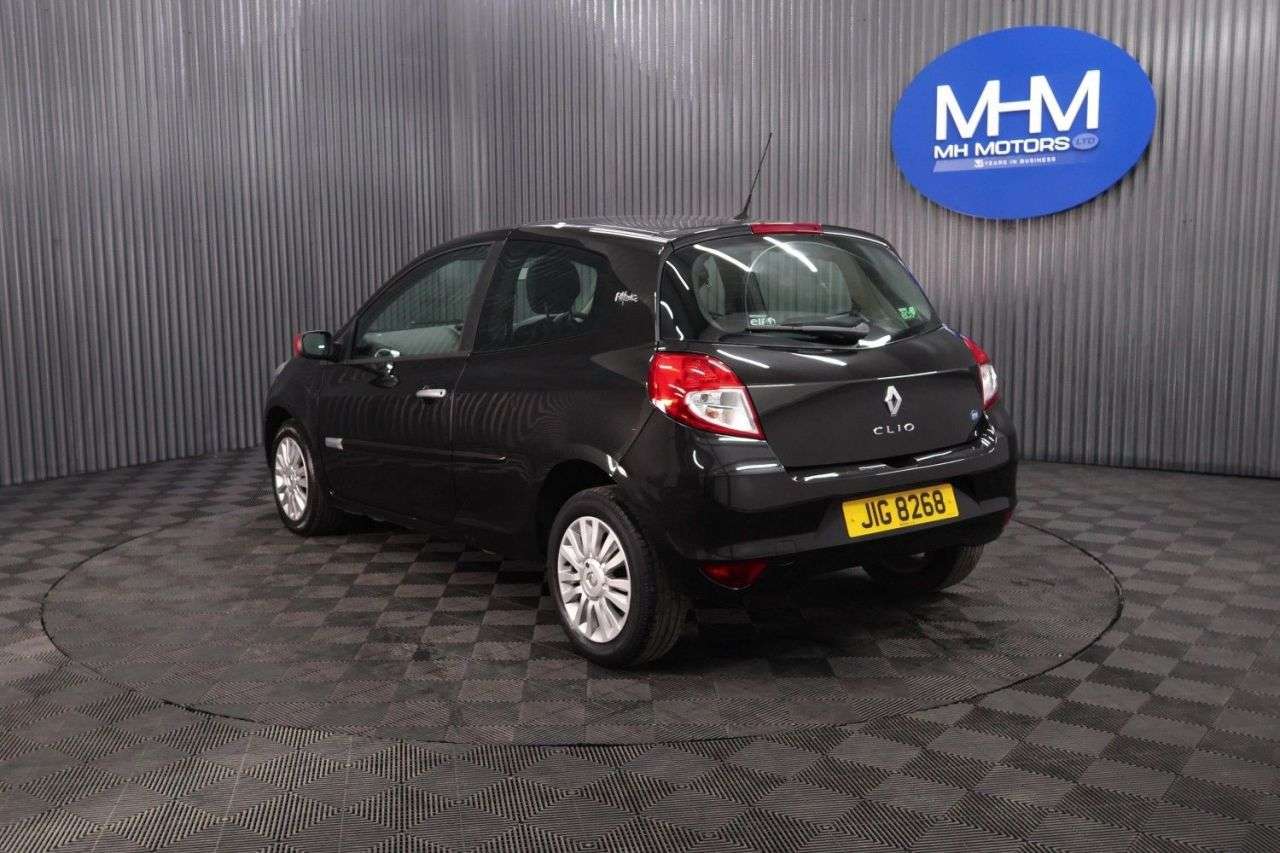 2011 RENAULT CLIO 2011 RENAULT CLIO