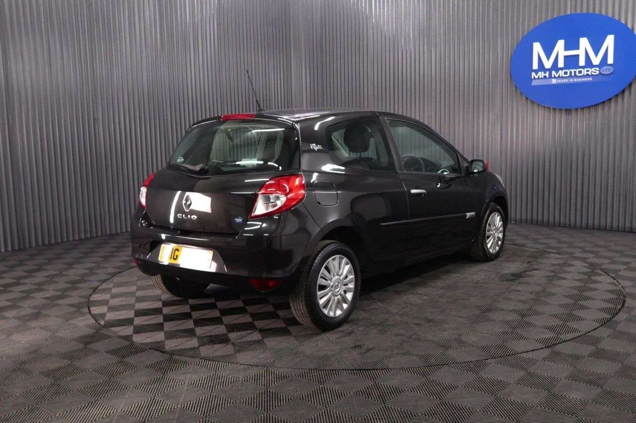2011 RENAULT CLIO 2011 RENAULT CLIO