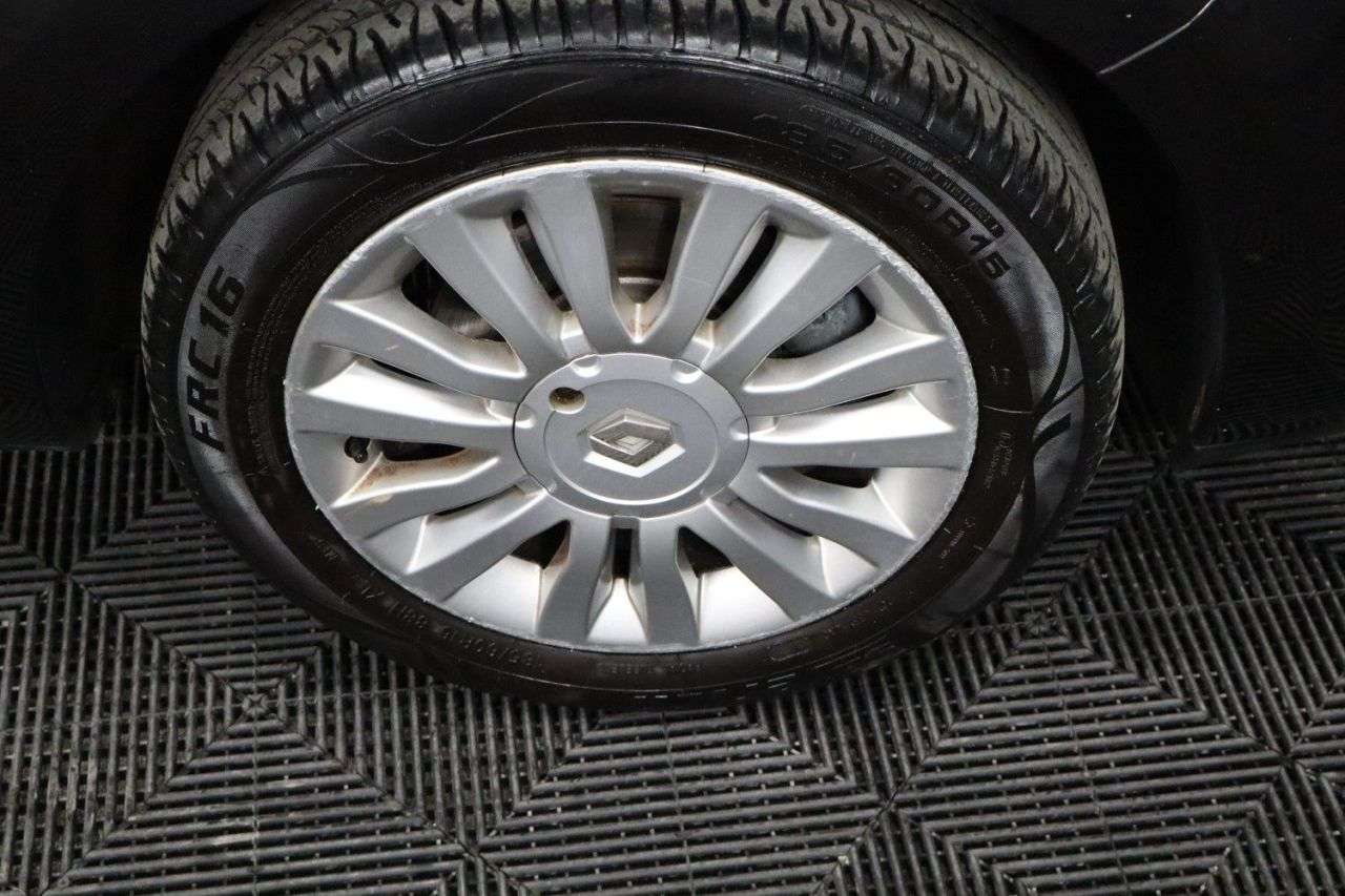 2011 RENAULT CLIO 2011 RENAULT CLIO