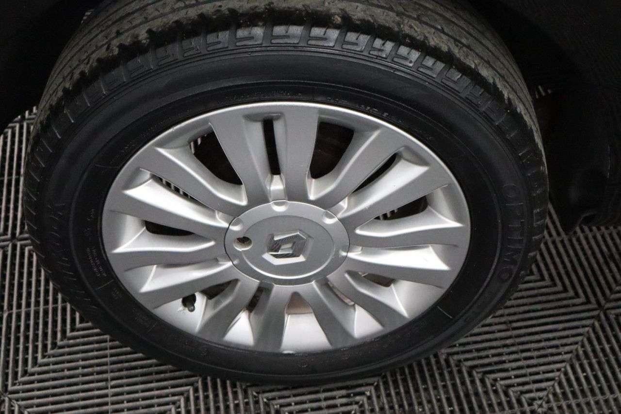 2011 RENAULT CLIO 2011 RENAULT CLIO