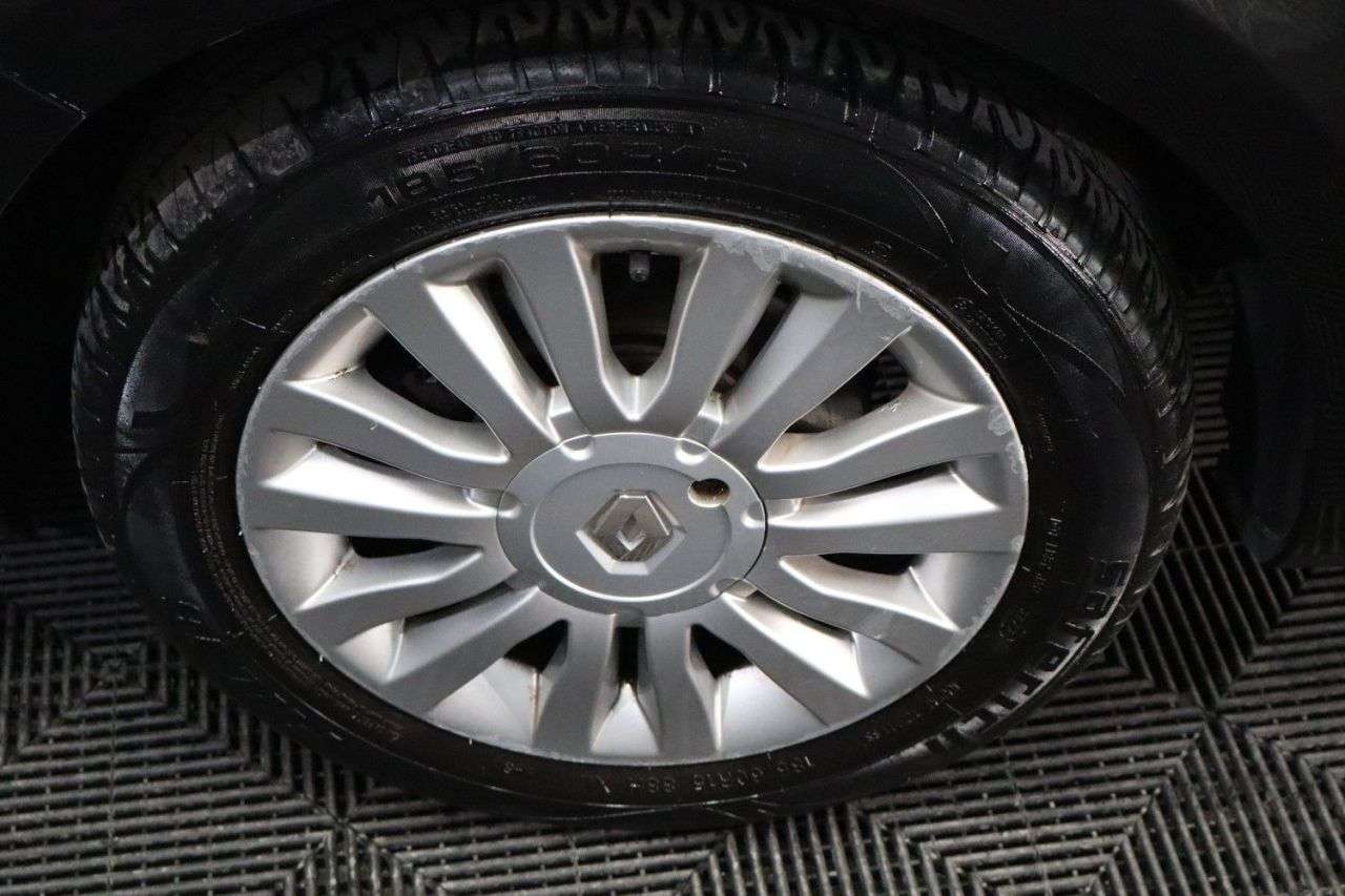 2011 RENAULT CLIO 2011 RENAULT CLIO