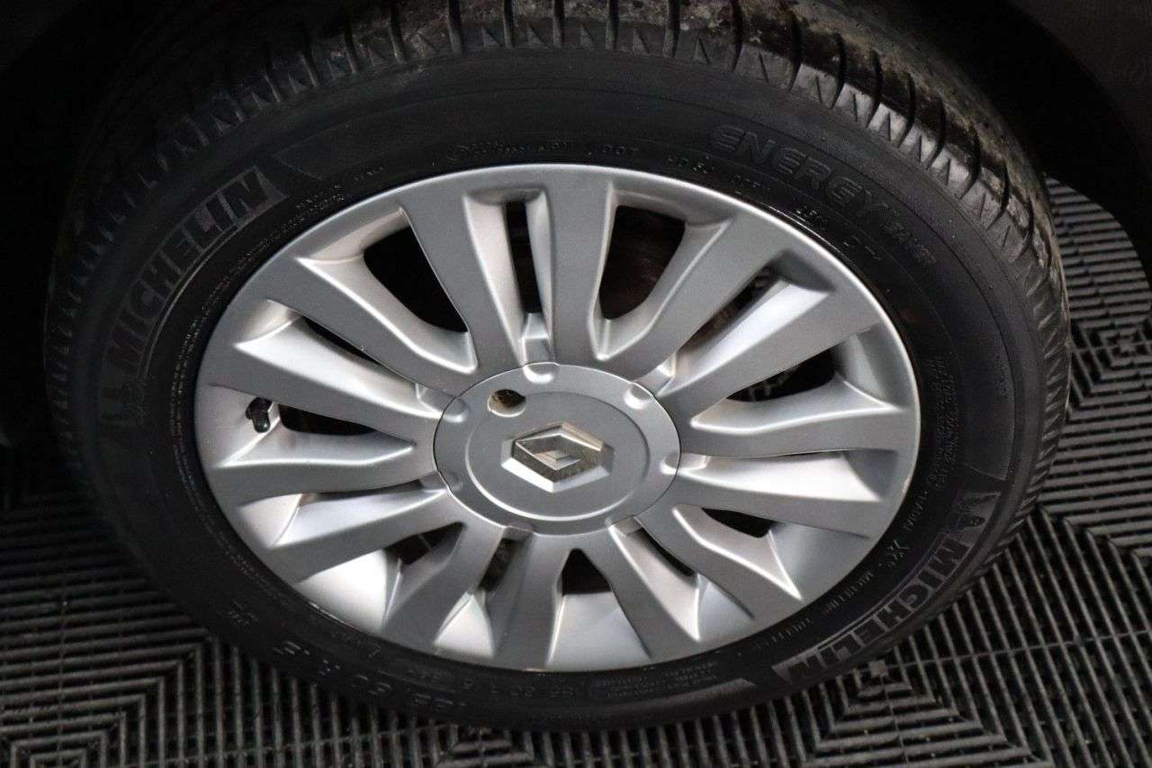 2011 RENAULT CLIO 2011 RENAULT CLIO