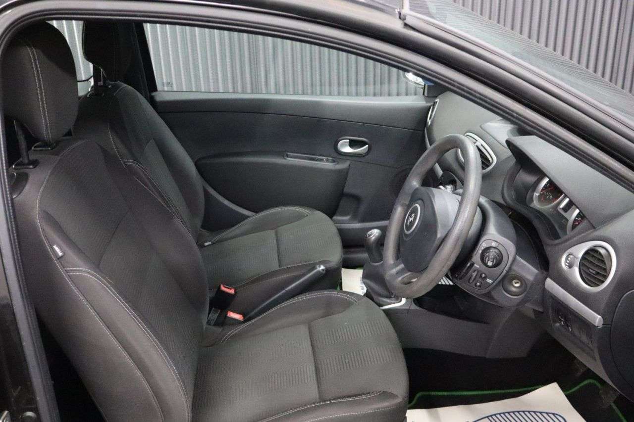 2011 RENAULT CLIO 2011 RENAULT CLIO