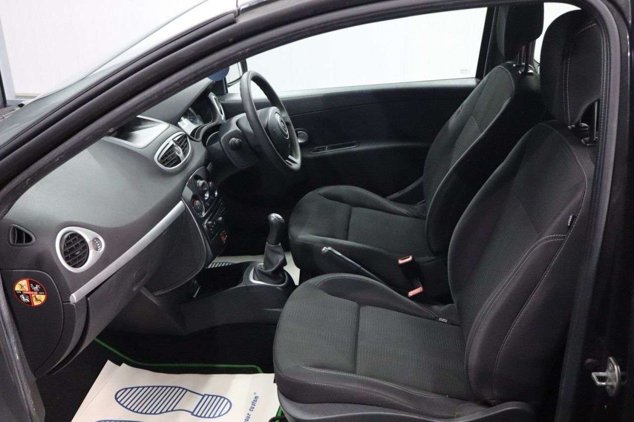 2011 RENAULT CLIO 2011 RENAULT CLIO