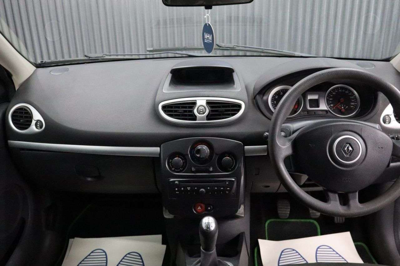 2011 RENAULT CLIO 2011 RENAULT CLIO