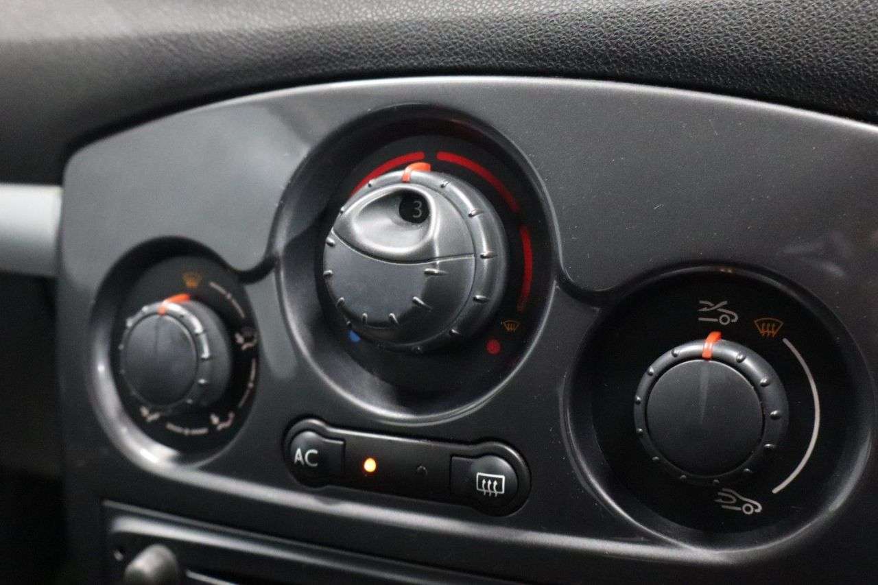 2011 RENAULT CLIO 2011 RENAULT CLIO