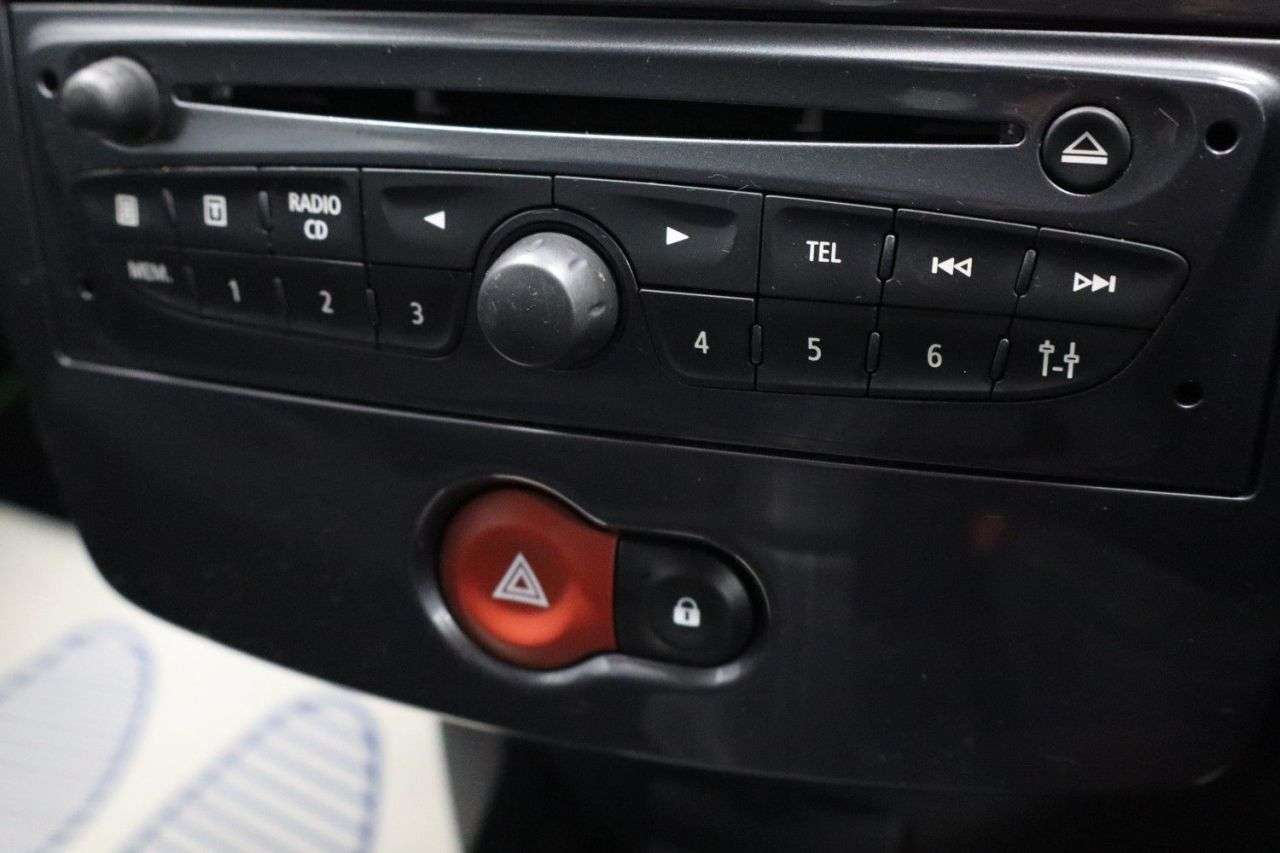 2011 RENAULT CLIO 2011 RENAULT CLIO