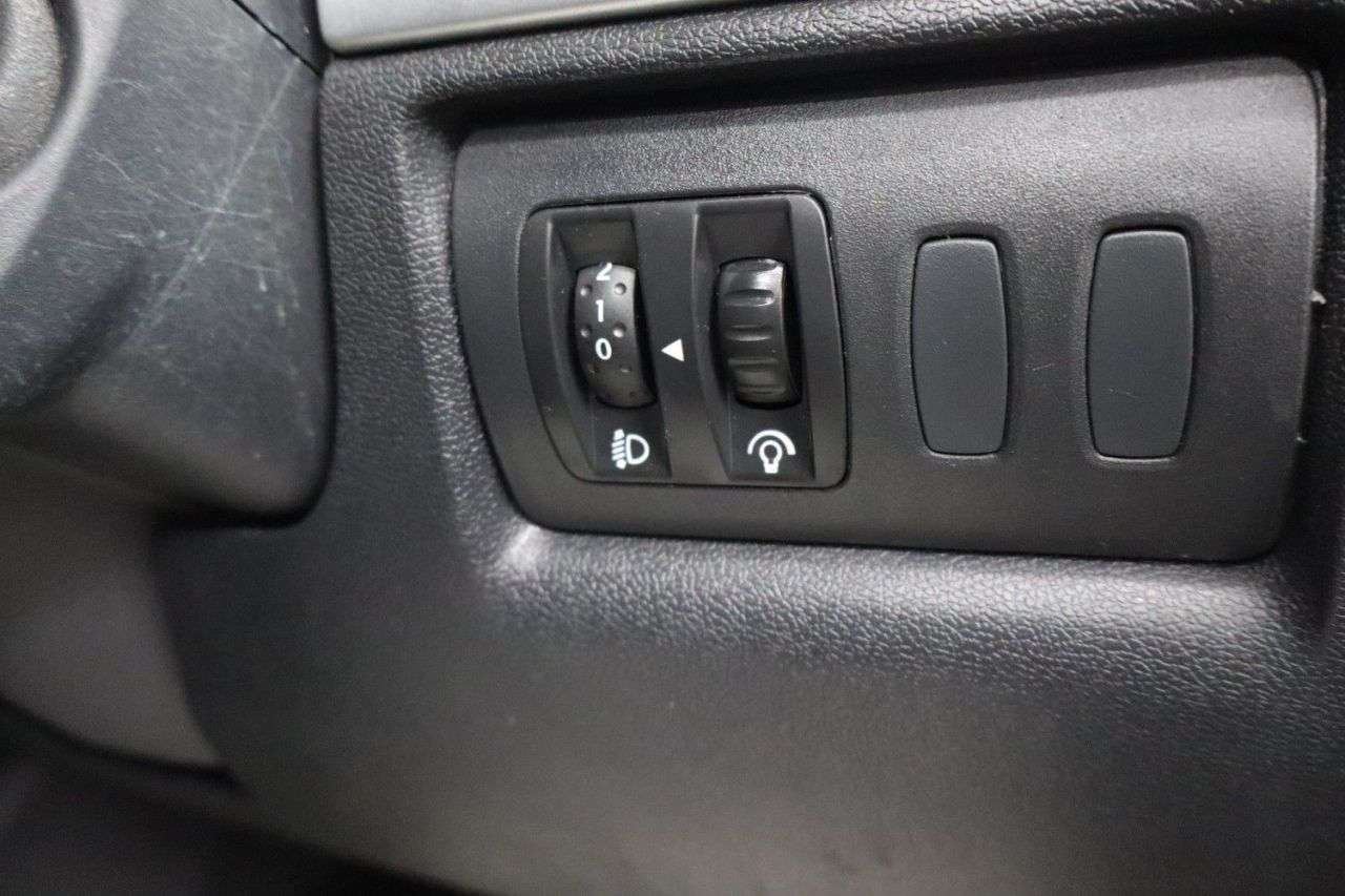 2011 RENAULT CLIO 2011 RENAULT CLIO