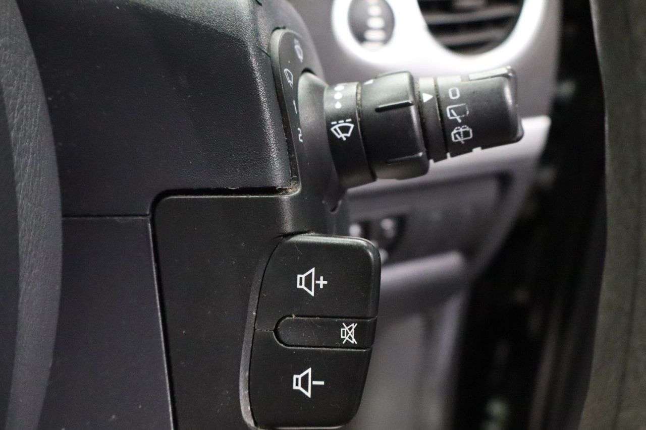 2011 RENAULT CLIO 2011 RENAULT CLIO