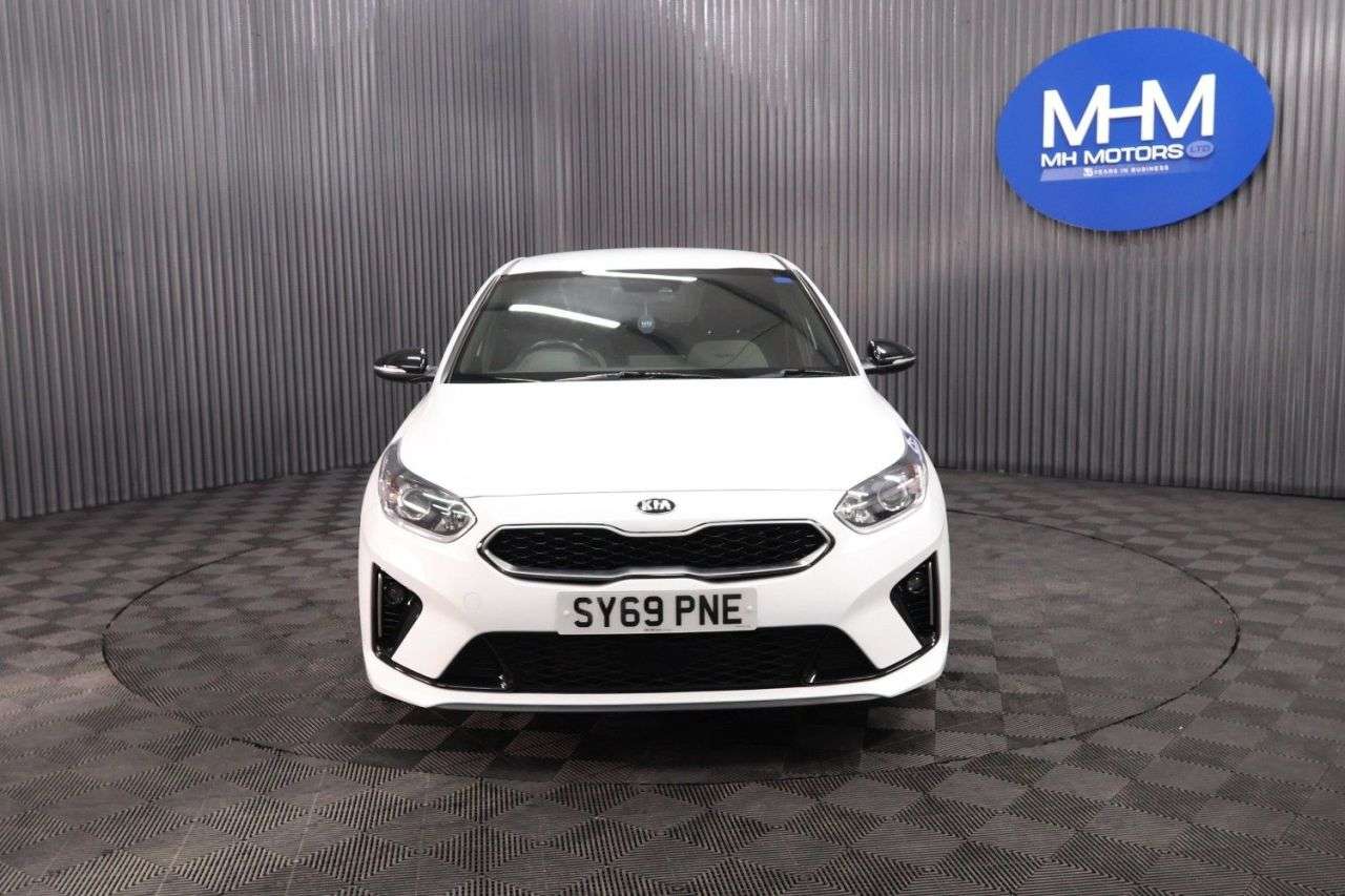 A 2019 KIA CEED 1.0 T-GDi GT-Line Hatchback 5dr Petrol Manual Euro 6 (s/s) (118 bhp) LOW IN A 2019 KIA CEED 1.0 T-GDi GT-Line Hatchback 5dr Petrol Manual Euro 6 (s/s) (118 bhp) LOW IN