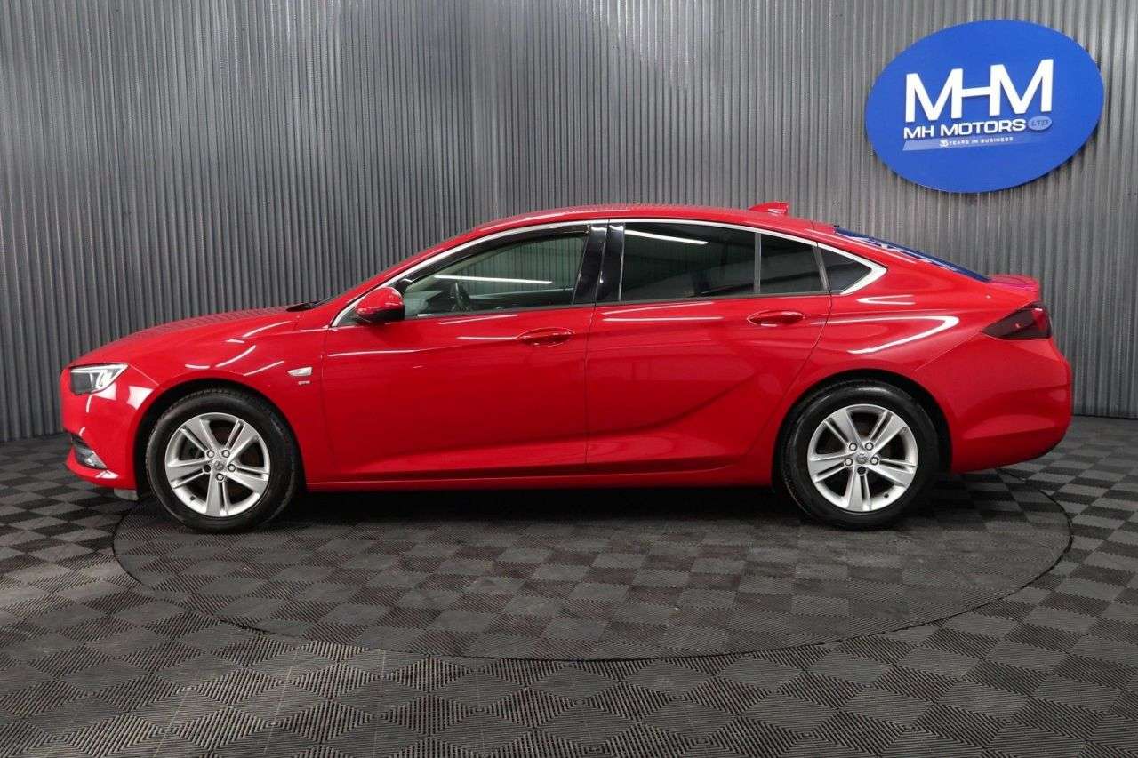 A 2018 VAUXHALL INSIGNIA 1.6 Turbo D BlueInjection SRi Nav Grand Sport 5dr Diesel Automatic Euro 6 ( A 2018 VAUXHALL INSIGNIA 1.6 Turbo D BlueInjection SRi Nav Grand Sport 5dr Diesel Automatic Euro 6 (