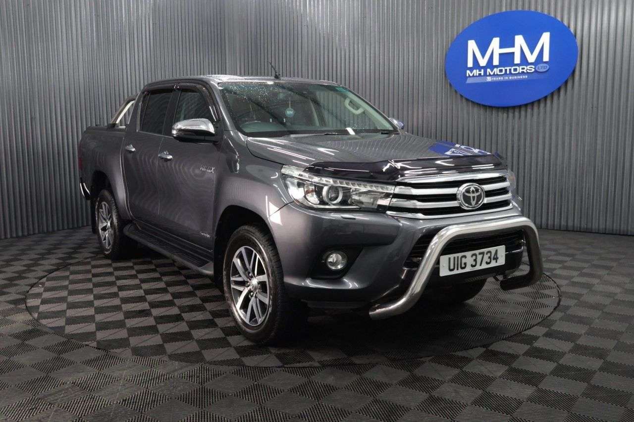 A 2019 TOYOTA HI-LUX 2.4 D-4D Invincible Pickup Double Cab 4dr Diesel Manual 4WD Euro 6 (s/s) (T A 2019 TOYOTA HI-LUX 2.4 D-4D Invincible Pickup Double Cab 4dr Diesel Manual 4WD Euro 6 (s/s) (T