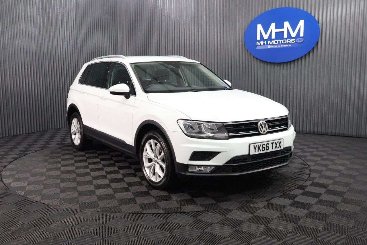 A 2016 VOLKSWAGEN TIGUAN 2.0 TDI BlueMotion Tech SE Navigation SUV 5dr Diesel DSG 4Motion Euro 6 (s/ A 2016 VOLKSWAGEN TIGUAN 2.0 TDI BlueMotion Tech SE Navigation SUV 5dr Diesel DSG 4Motion Euro 6 (s/