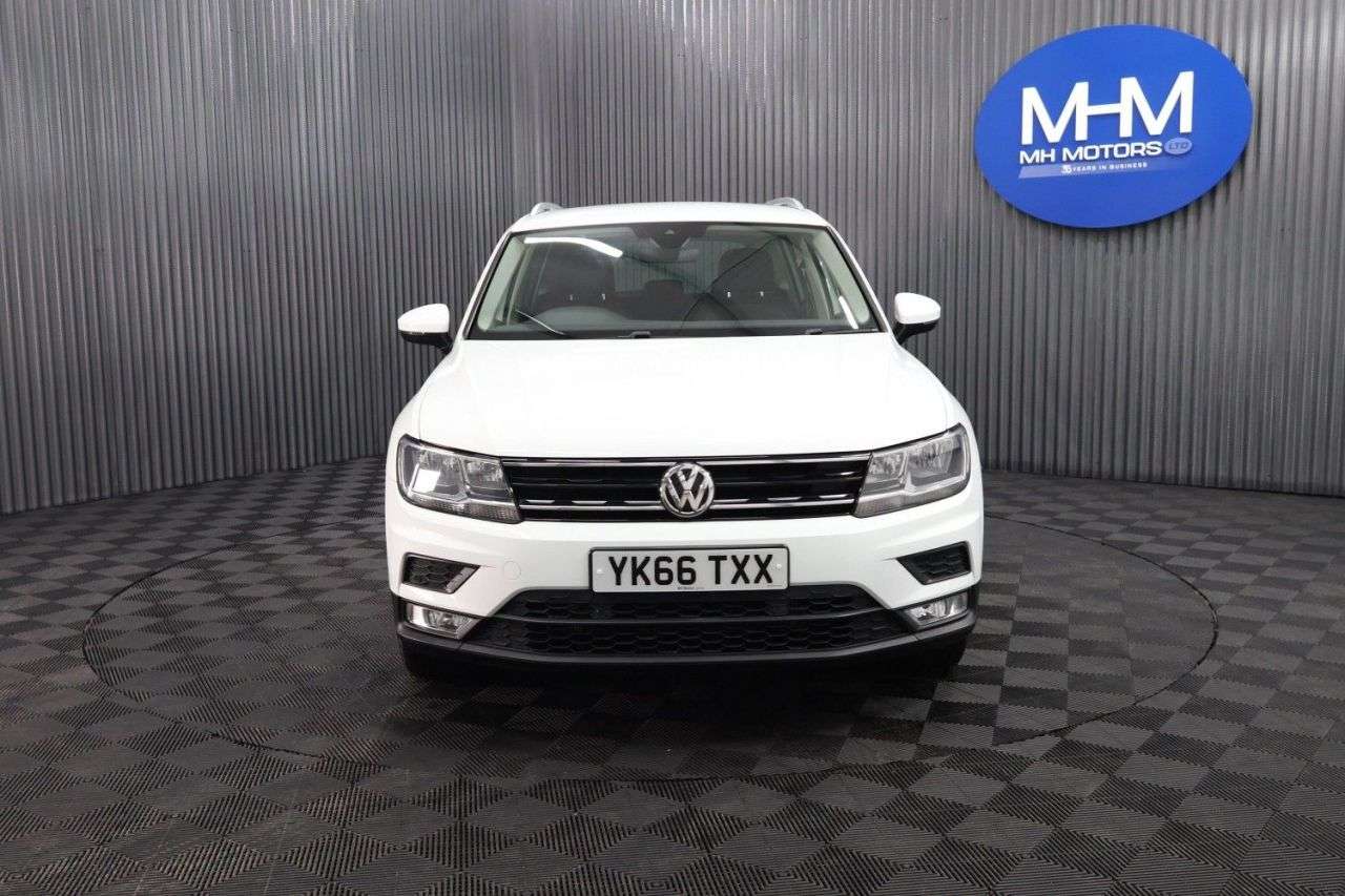 A 2016 VOLKSWAGEN TIGUAN 2.0 TDI BlueMotion Tech SE Navigation SUV 5dr Diesel DSG 4Motion Euro 6 (s/ A 2016 VOLKSWAGEN TIGUAN 2.0 TDI BlueMotion Tech SE Navigation SUV 5dr Diesel DSG 4Motion Euro 6 (s/