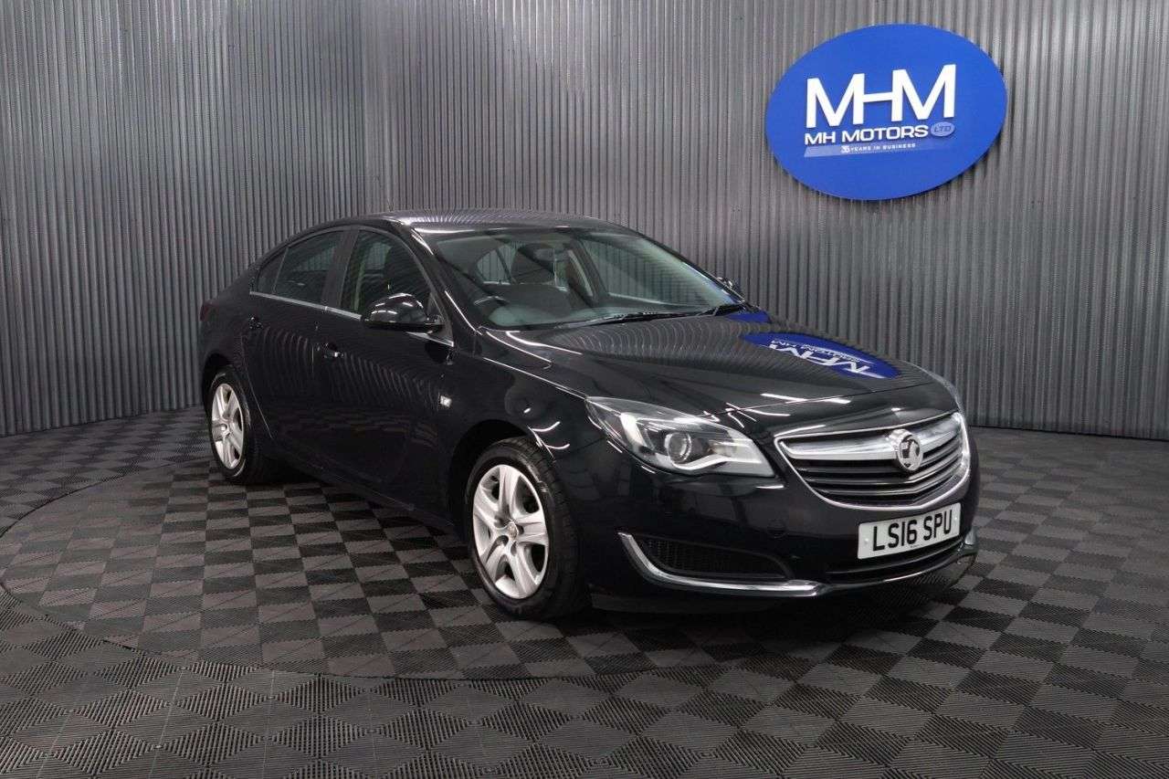 A 2016 VAUXHALL INSIGNIA 1.6 CDTi Design Hatchback 5dr Diesel Auto Euro 6 (136 ps) SPACIOUS HATCH FO A 2016 VAUXHALL INSIGNIA 1.6 CDTi Design Hatchback 5dr Diesel Auto Euro 6 (136 ps) SPACIOUS HATCH FO