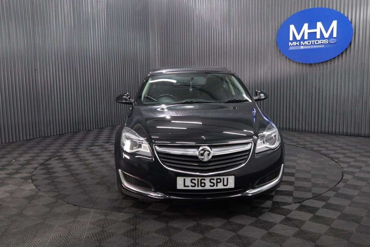 A 2016 VAUXHALL INSIGNIA 1.6 CDTi Design Hatchback 5dr Diesel Auto Euro 6 (136 ps) SPACIOUS HATCH FO A 2016 VAUXHALL INSIGNIA 1.6 CDTi Design Hatchback 5dr Diesel Auto Euro 6 (136 ps) SPACIOUS HATCH FO