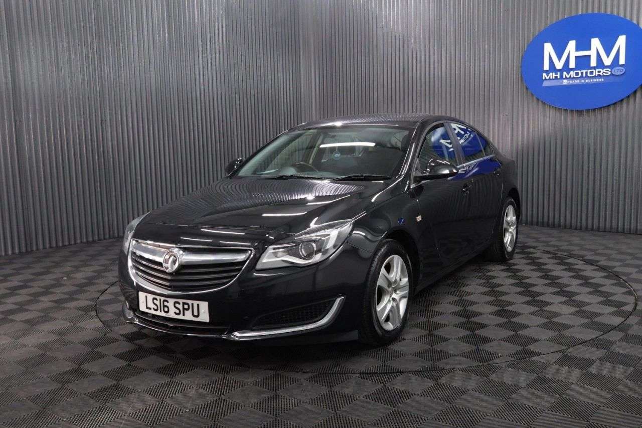 A 2016 VAUXHALL INSIGNIA 1.6 CDTi Design Hatchback 5dr Diesel Auto Euro 6 (136 ps) SPACIOUS HATCH FO A 2016 VAUXHALL INSIGNIA 1.6 CDTi Design Hatchback 5dr Diesel Auto Euro 6 (136 ps) SPACIOUS HATCH FO